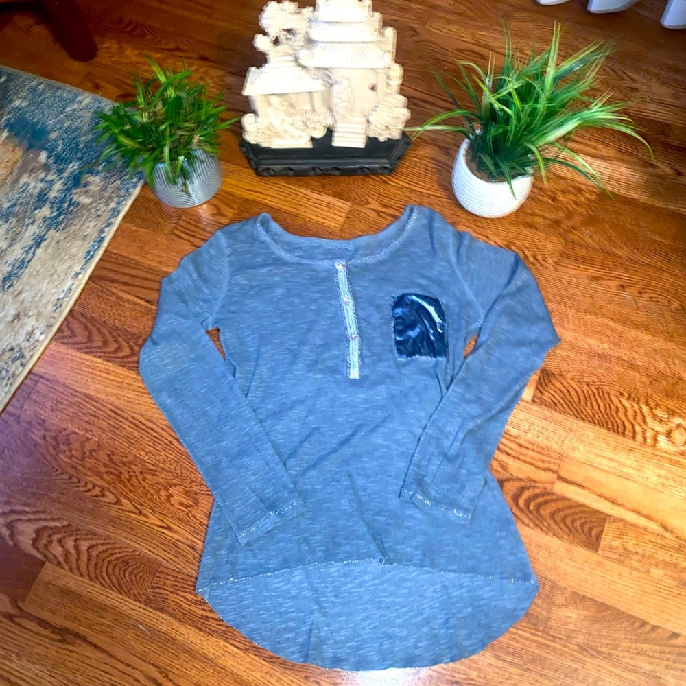 Blue High-Low Lightweight Top w/ Silver Metallic buttons & thread detail